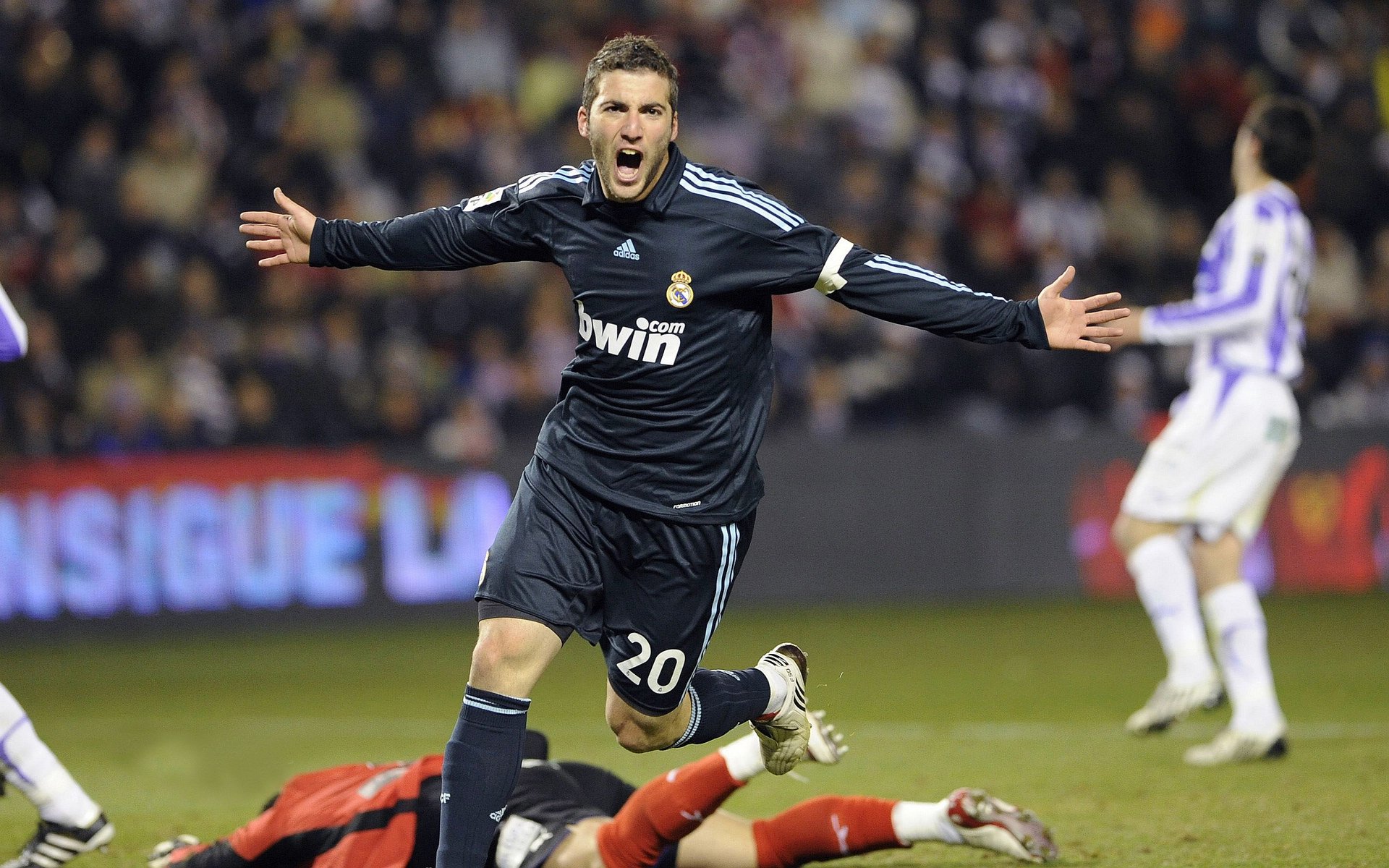 C罗表示世界杯非人生终极梦想,梅西称夺冠如孩子诞生般伟大,c罗和梅西世界杯踢过比赛吗